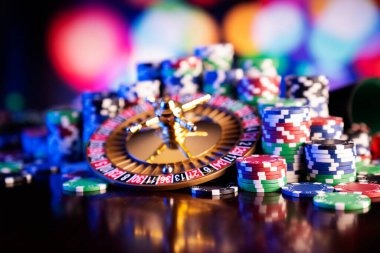 Boom City betting interface showing stake selection and cash-out button on hut4d